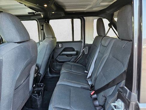 Used 2025 Jeep Wrangler Unlimited Sahara AWD/4WD image 16