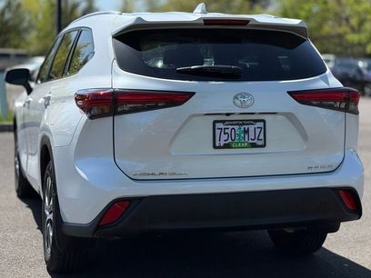 Used 2023 Toyota Highlander XLE