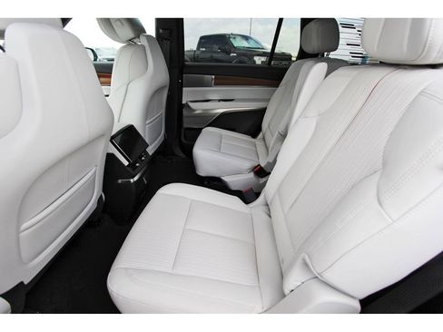 New 2026 Cadillac Vistiq Luxury image 7