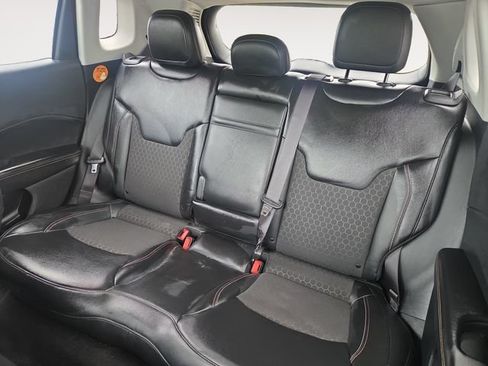 Used 2019 Jeep Compass Latitude AWD/4WD image 13