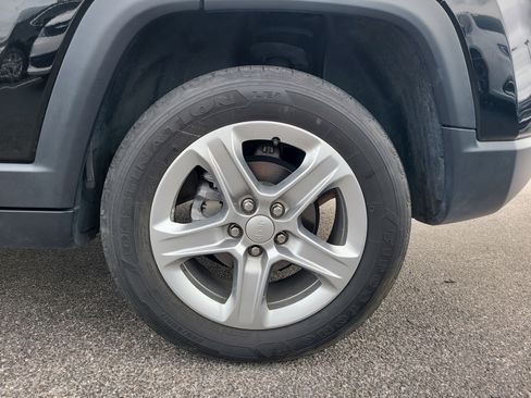 Used 2023 Jeep Compass Latitude AWD/4WD image 8