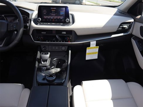 Certified 2025 Nissan Rogue SV w/ SV Premium Package image 20