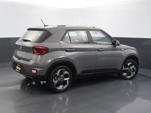 Used 2023 Hyundai Venue SEL w/ Cargo Package image 4