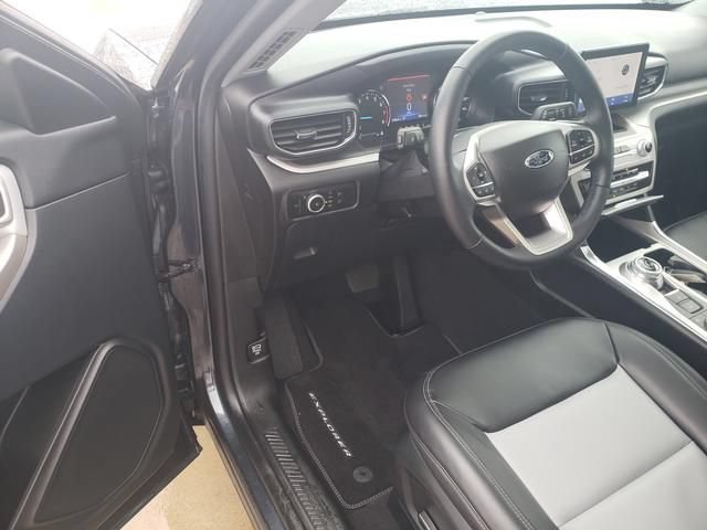 Used 2023 Ford Explorer XLT w/ Equipment Group 202A AWD/4WD image 12
