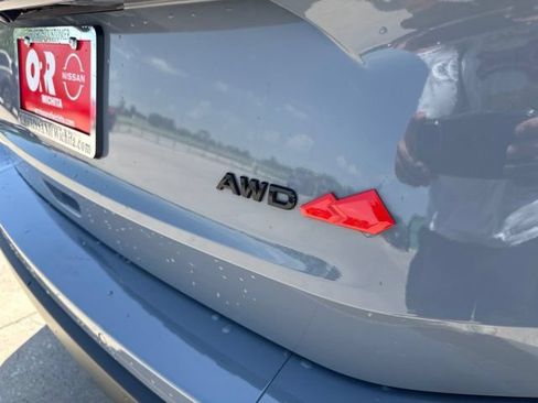 Used 2025 Nissan Rogue SV AWD/4WD image 9