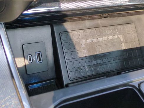 Used 2021 Ford F150 Platinum w/ FX4 Off-Road Package image 32