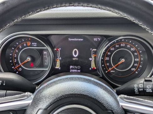 Used 2021 Jeep Wrangler Unlimited Sahara AWD/4WD image 32