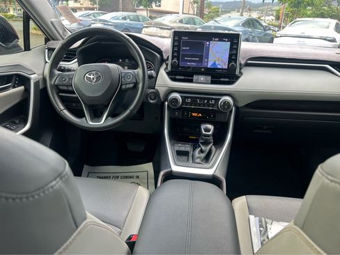 Used 2022 Toyota RAV4 Limited FWD image 10
