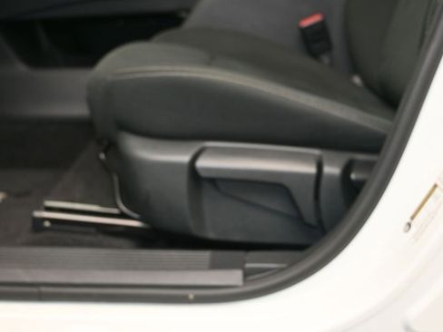 Used 2024 Nissan Rogue S FWD image 21