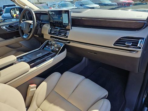Used 2022 Lincoln Navigator Reserve image 36