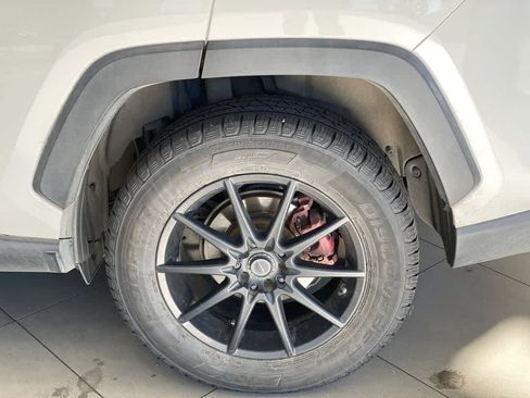Used 2019 Toyota RAV4 XLE w/ Convenience Package AWD/4WD image 13