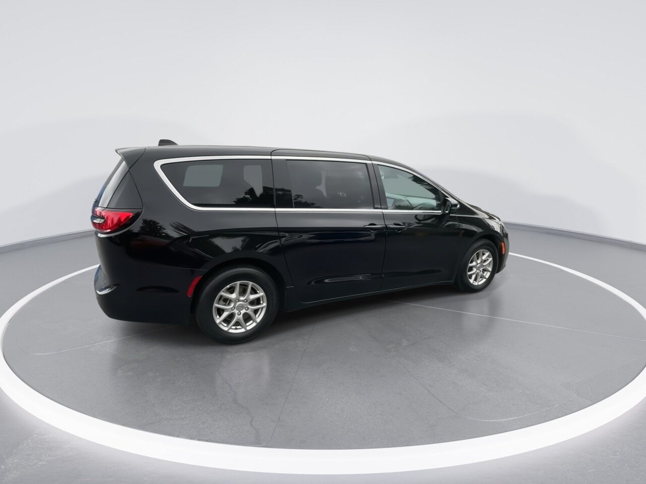 Used 2025 Chrysler Pacifica Select FWD image 20