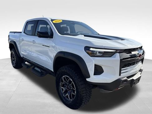 Used 2024 Chevrolet Colorado ZR2 w/ Technology Package AWD/4WD image 3