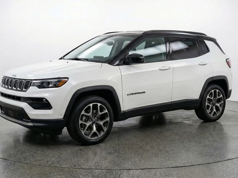 Used 2025 Jeep Compass Limited AWD/4WD image 2