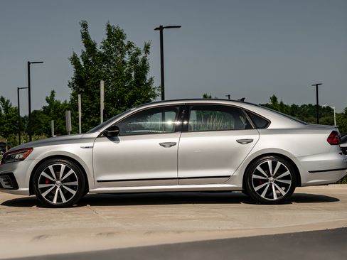 Used 2018 Volkswagen Passat GT FWD image 6