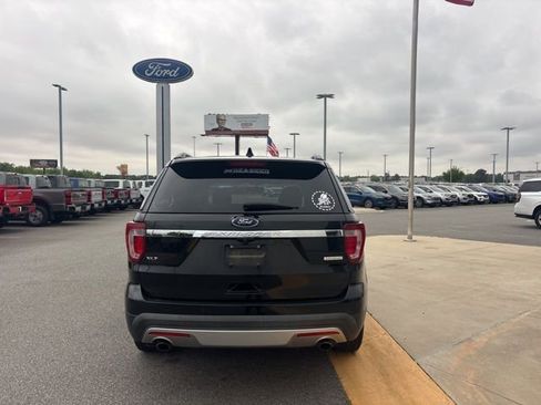 Used 2017 Ford Explorer XLT FWD image 4