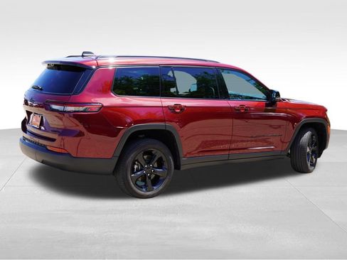 Certified 2025 Jeep Grand Cherokee L Limited w/ Luxury Tech Group II AWD/4WD image 4