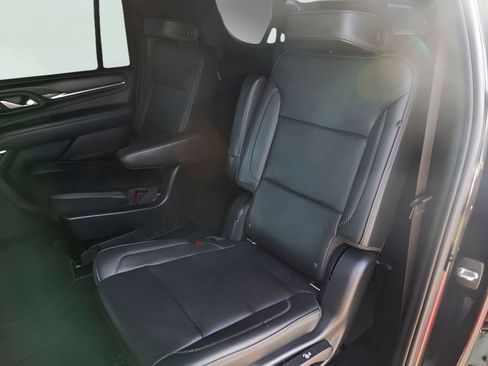 Used 2022 GMC Yukon XL Denali w/ Denali Premium Package image 28