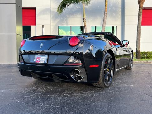 Used 2013 Ferrari California RWD image 9