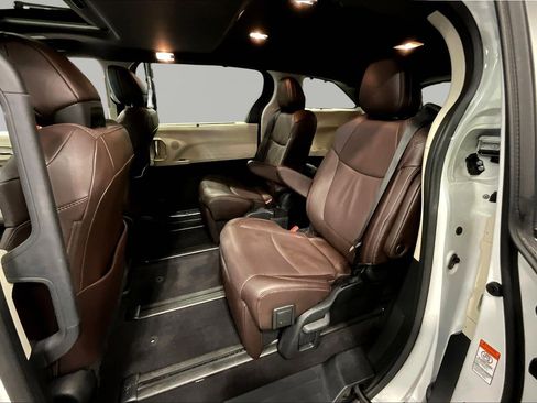 Used 2023 Toyota Sienna Platinum AWD/4WD image 23
