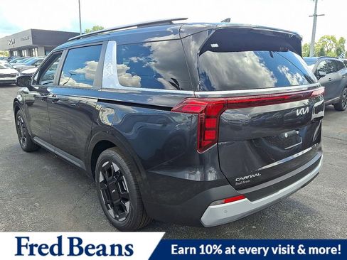 New 2026 Kia Carnival EX FWD image 3