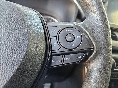 Used 2021 Toyota RAV4 LE image 22