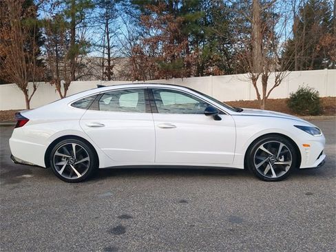 Used 2023 Hyundai Sonata SEL Plus w/ Preferred Accessory Package image 3