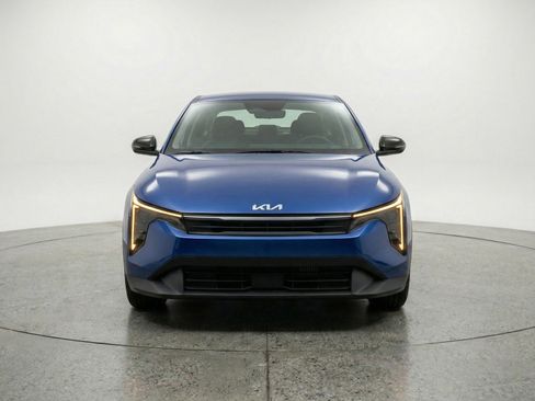 Used 2025 Kia K4 LXS image 2