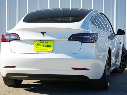 Used 2023 Tesla Model 3 Standard Range image 5