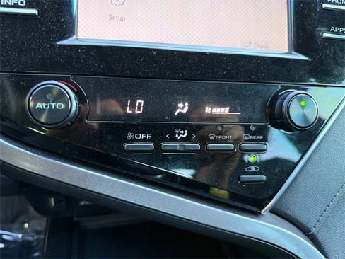 Used 2018 Toyota Camry SE image 19