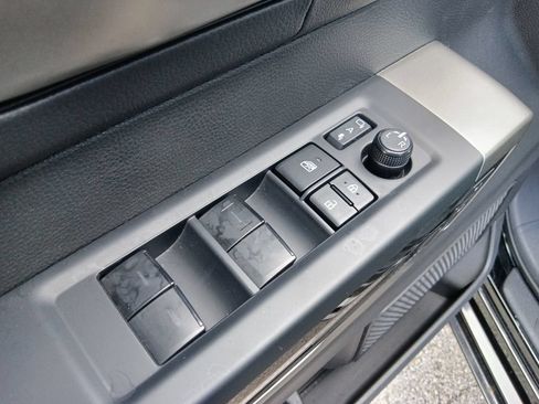 Used 2025 Toyota Tundra Limited AWD/4WD image 12