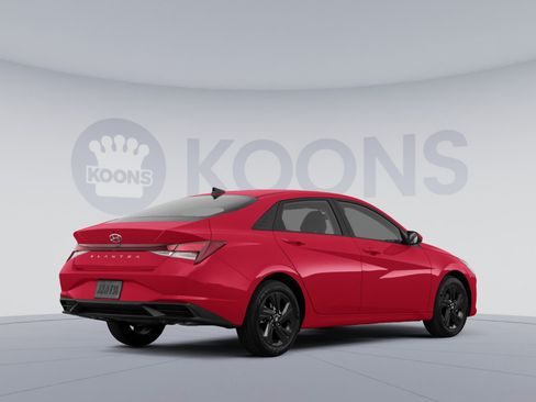 Used 2023 Hyundai Elantra SEL w/ Convenience Package FWD image 4