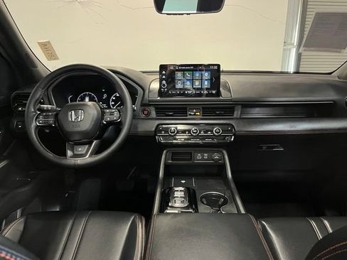 Used 2024 Honda Pilot TrailSport image 18