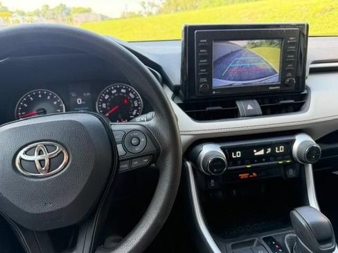 Used 2021 Toyota RAV4 XLE AWD/4WD image 9
