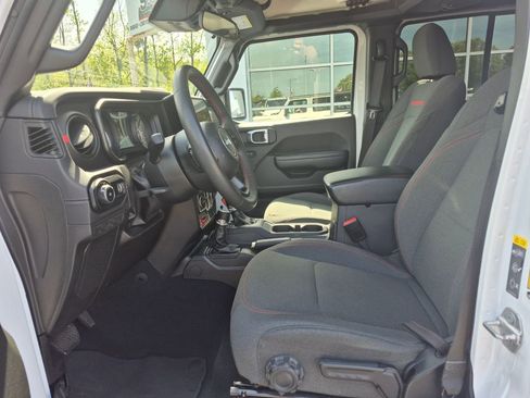 Used 2024 Jeep Wrangler Unlimited Rubicon image 2