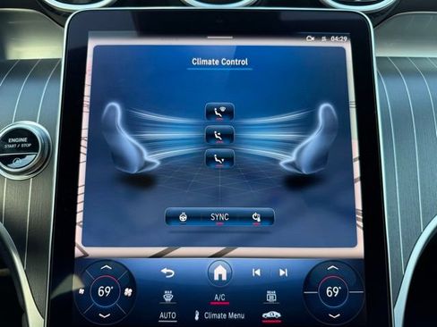 Used 2024 Mercedes-Benz GLC 300 4MATIC image 24