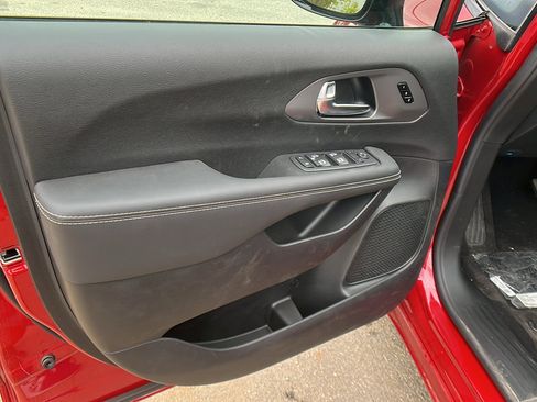 New 2026 Chrysler Pacifica Select image 14