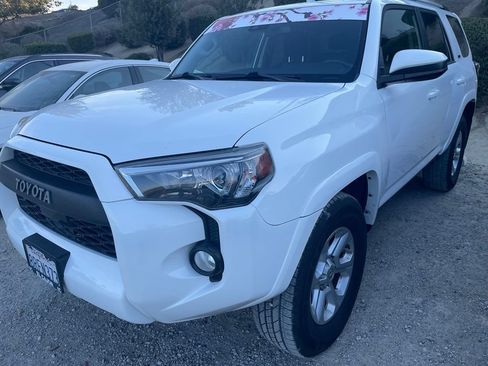 Used 2020 Toyota 4Runner SR5 AWD/4WD image 5