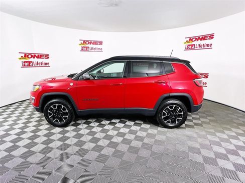 Used 2019 Jeep Compass Trailhawk w/ Cold Weather Group AWD/4WD image 17
