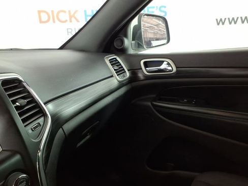 Used 2020 Jeep Grand Cherokee Laredo AWD/4WD image 24