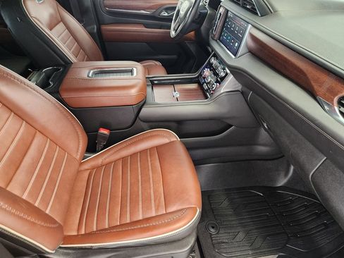 Used 2023 GMC Yukon XL Denali Ultimate AWD/4WD image 13