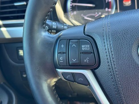 Used 2017 Toyota Highlander Limited image 32