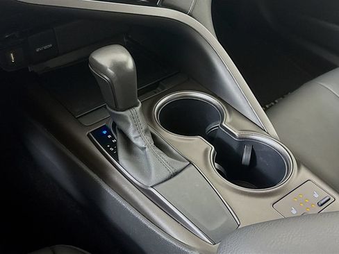 Used 2024 Toyota Camry SE FWD image 19