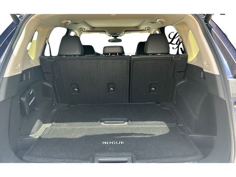 Used 2026 Nissan Rogue Platinum w/ Platinum Premium Package AWD/4WD image 9