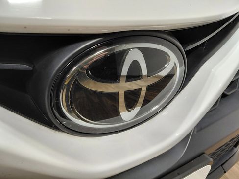 Used 2023 Toyota Camry SE image 9