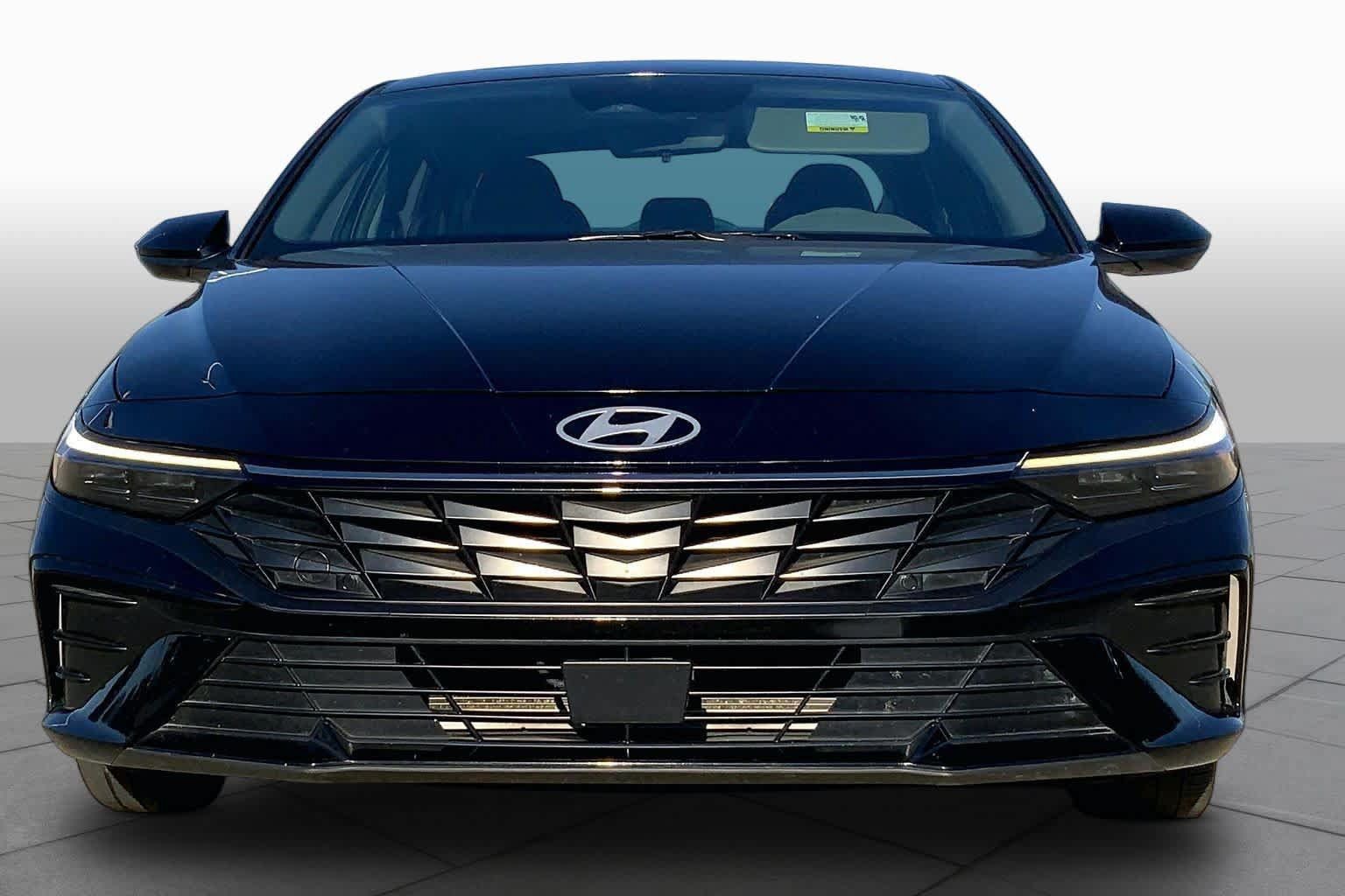 Used 2025 Hyundai Elantra SEL FWD image 4