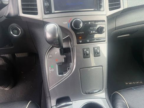 Used 2013 Toyota Venza XLE image 19