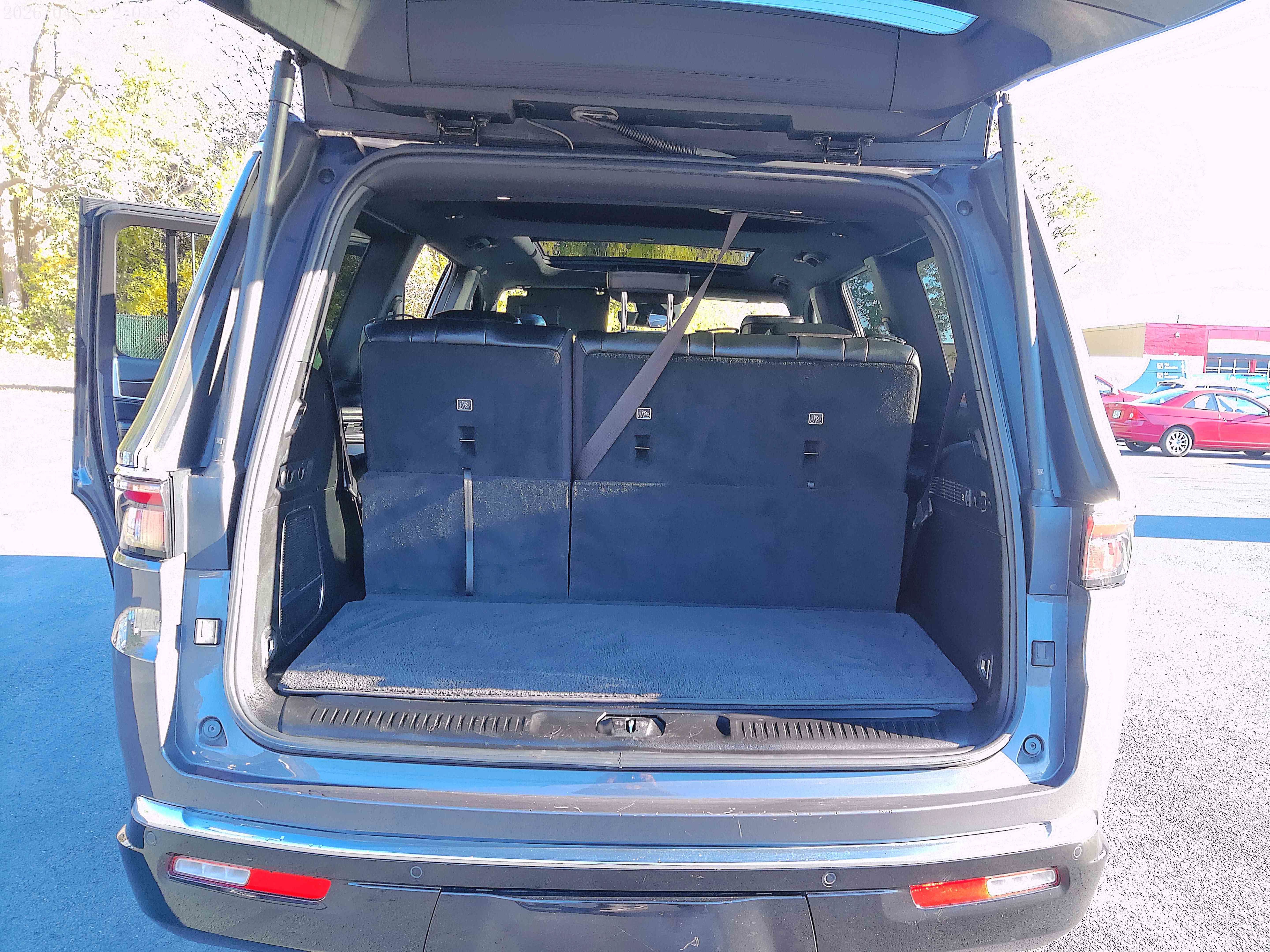 Used 2023 Jeep Wagoneer 4WD w/ Premium Group I image 19