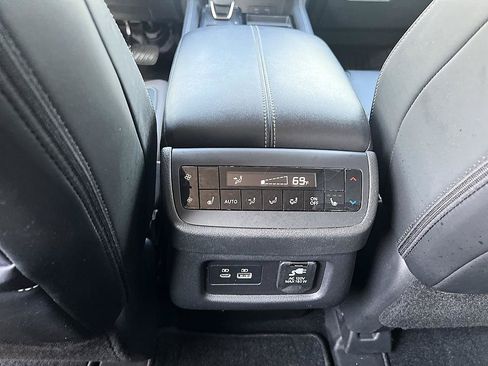 Certified 2023 Nissan Pathfinder Platinum AWD/4WD image 31