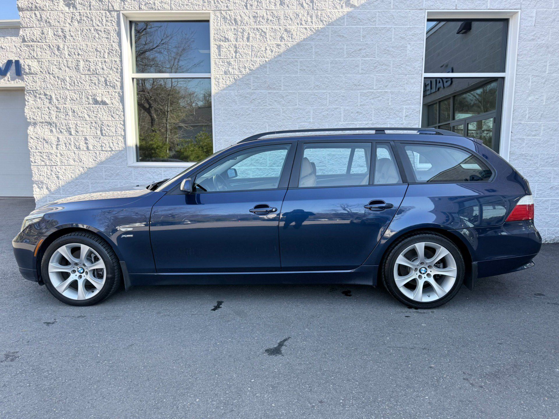 Used 2009 BMW 535i xDrive Wagon AWD/4WD image 5